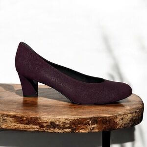 Stuart Weitzman Spain Women's Size 10 M Suede Purple Textured Almond Toe Heel